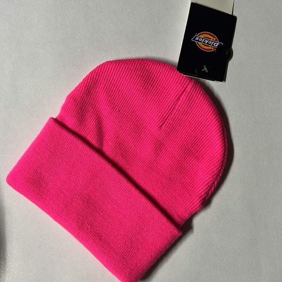Women’s Pink Winter Hat Dickies Brand. NWT - Picture 3 of 3